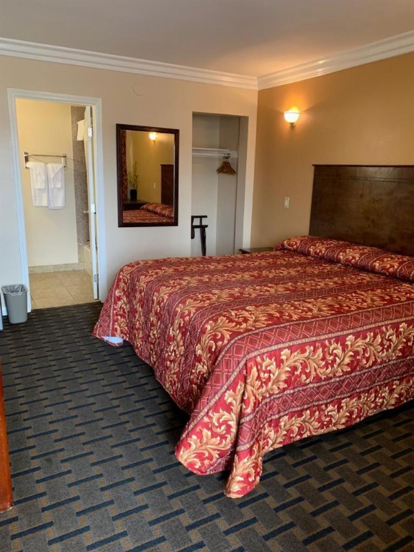 Fullerton Lodge image 3